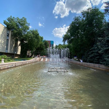 Квартира В Центре Алматы Esterno foto