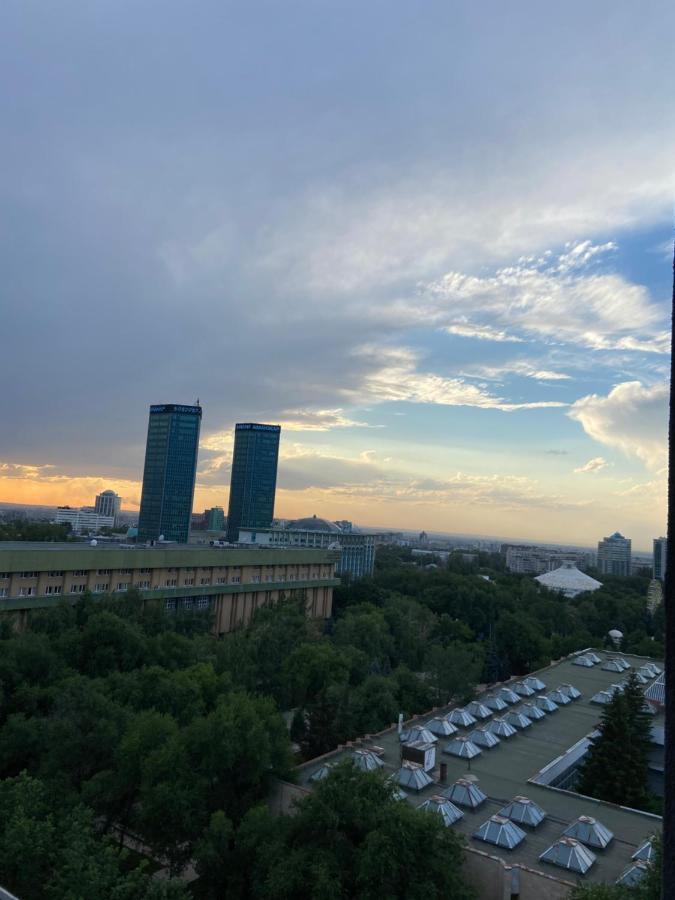 Квартира В Центре Алматы Esterno foto
