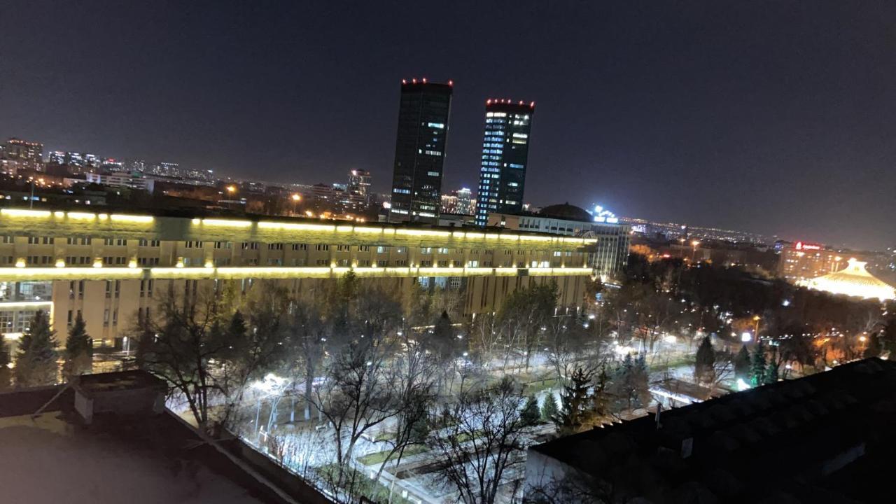 Квартира В Центре Алматы Esterno foto