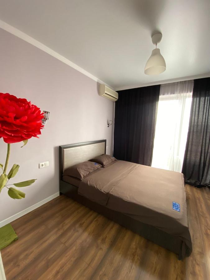 Квартира В Центре Алматы Esterno foto