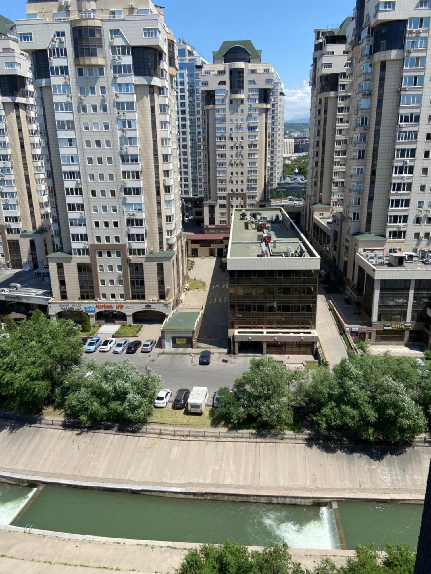 Квартира В Центре Алматы Esterno foto